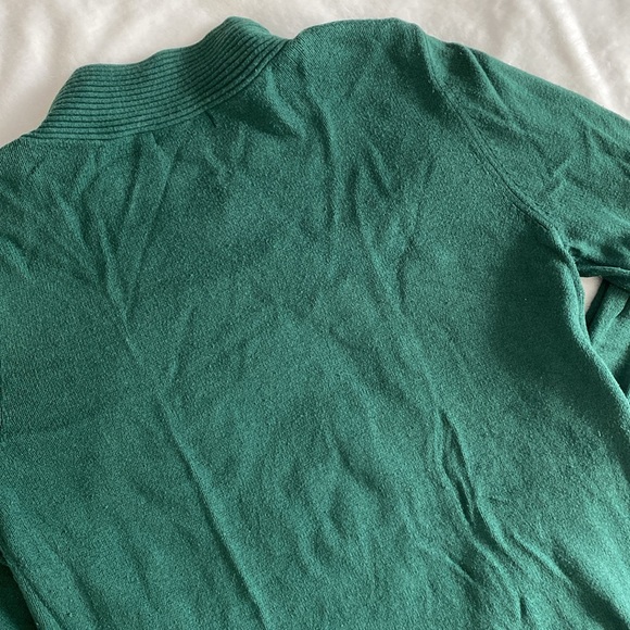 Evergreen v-neck sweater - Picture 10 of 17